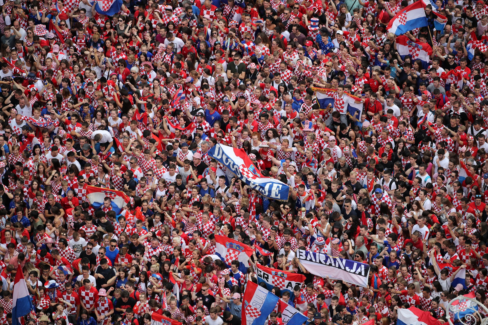 Croatia được ch&agrave;o đ&oacute;n như người h&ugrave;ng tại qu&ecirc; nh&agrave; - Ảnh 8.