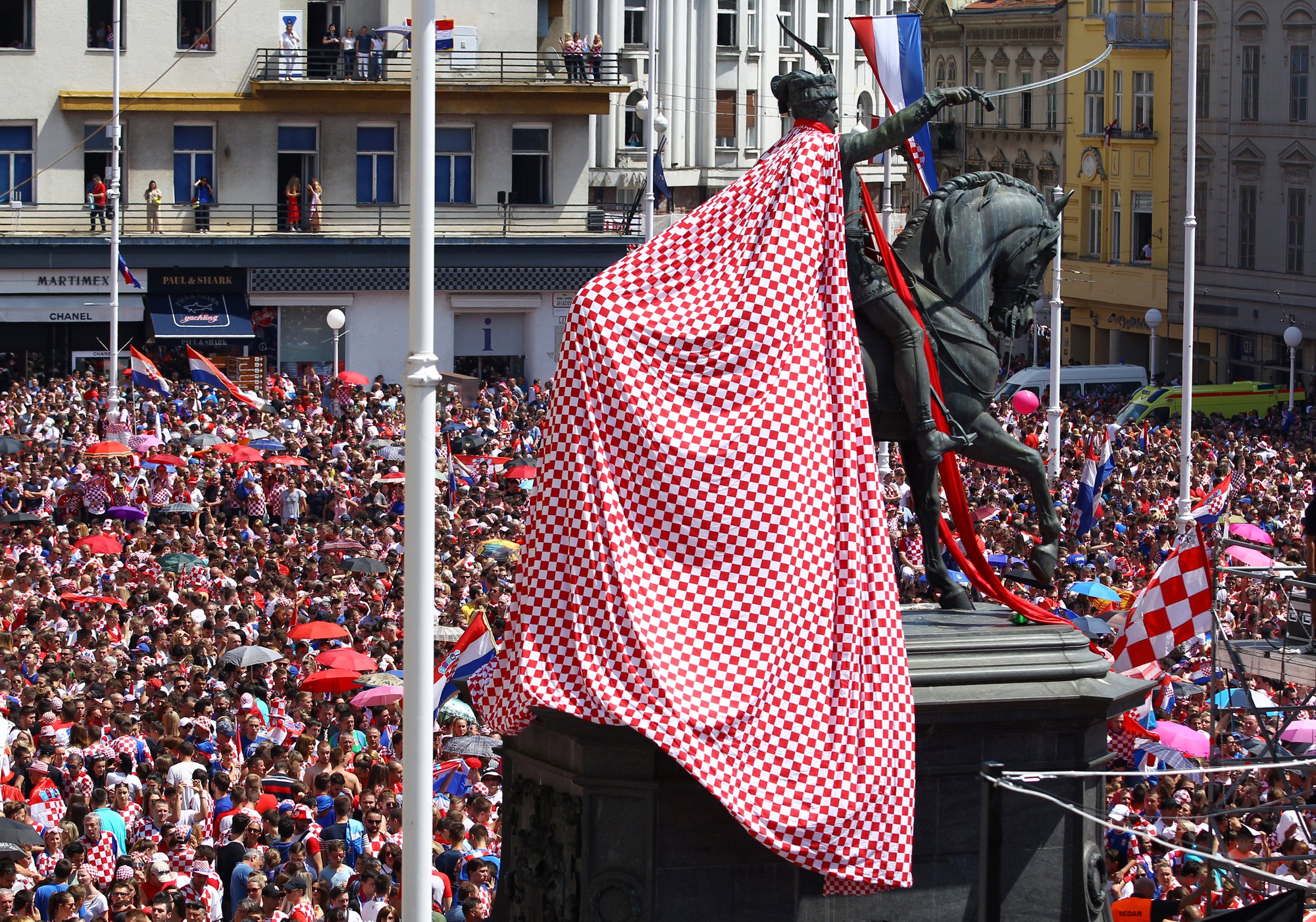 Croatia được ch&agrave;o đ&oacute;n như người h&ugrave;ng tại qu&ecirc; nh&agrave; - Ảnh 4.