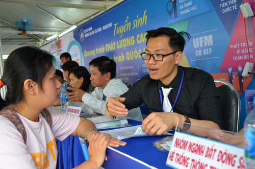 Làm gì được với ĐH ra điểm sàn sát đáy?