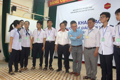 GS Ngô Bảo Châu mở "hộp đen" đam mê toán học