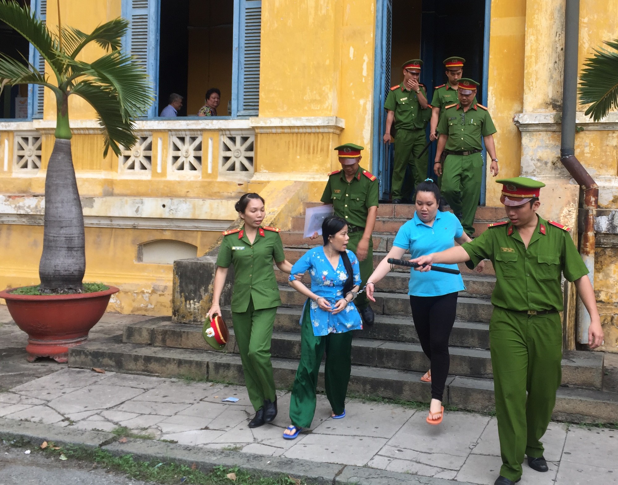 Qua Việt Nam huấn luyện băng nhóm chuyên lừa đảo quý bà