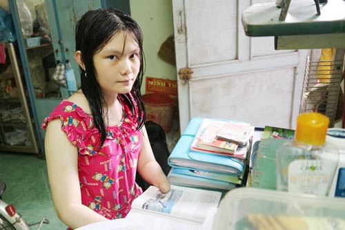SĨ TỬ NGHÈO VẼ LÊN ĐIỀU KỲ DIỆU (*): Mủi lòng trước gia cảnh thủ khoa đất lúa