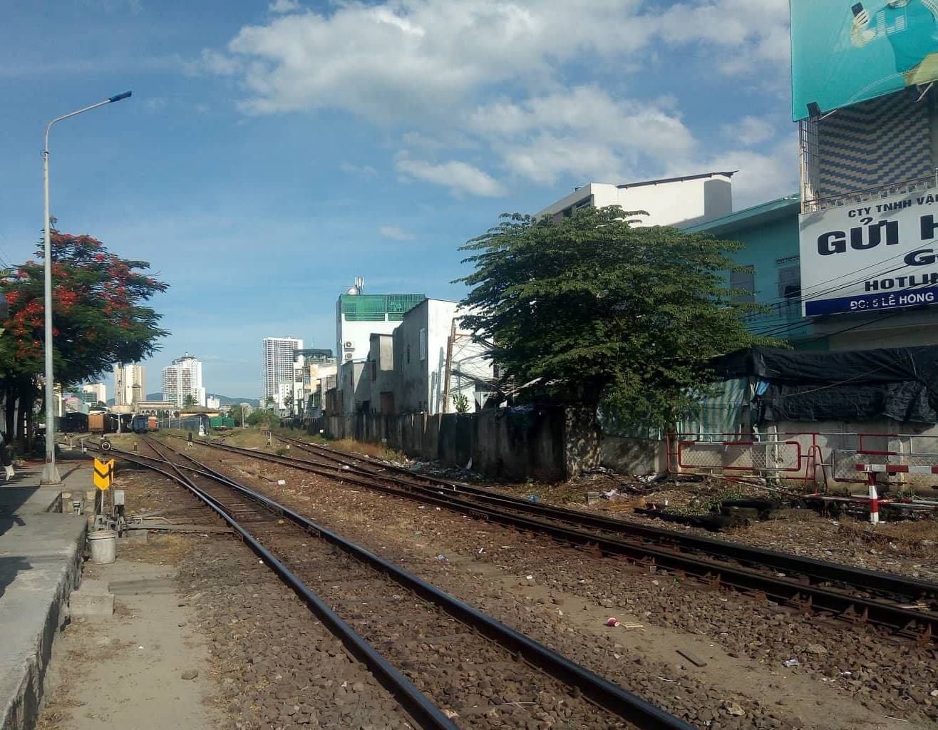 Cách chức trưởng ga, sa thải trực ban vì để 2 tàu vào cùng một đường ray