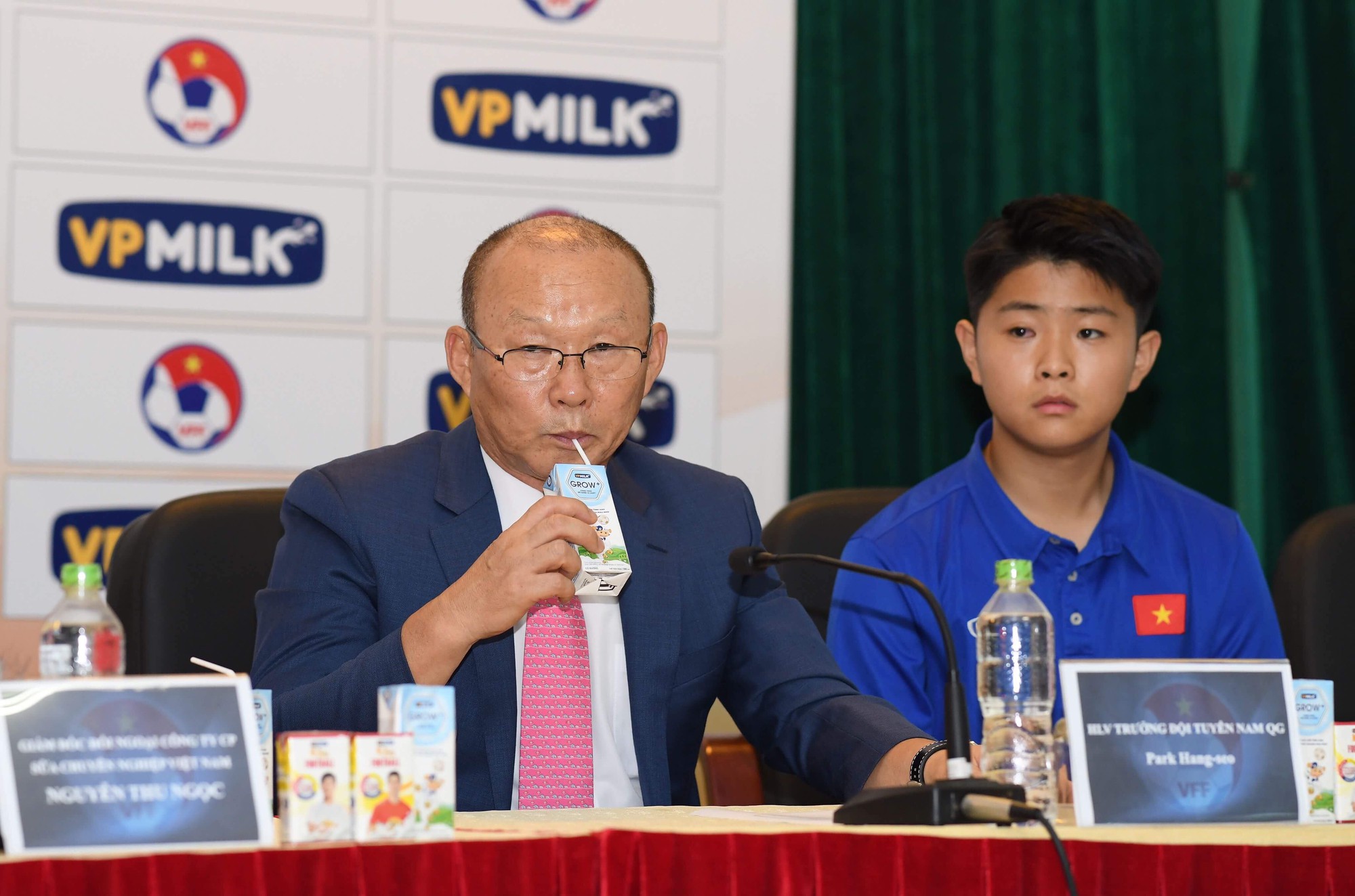 VPMilk tiếp tục đồng hành cùng thầy trò Park Hang Seo