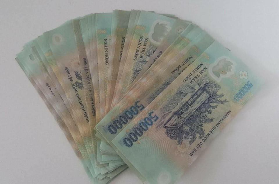 Bắt kẻ ch&iacute;ch điện, cưỡng đoạt t&agrave;i sản sau khi mua d&acirc;m - Ảnh 2.