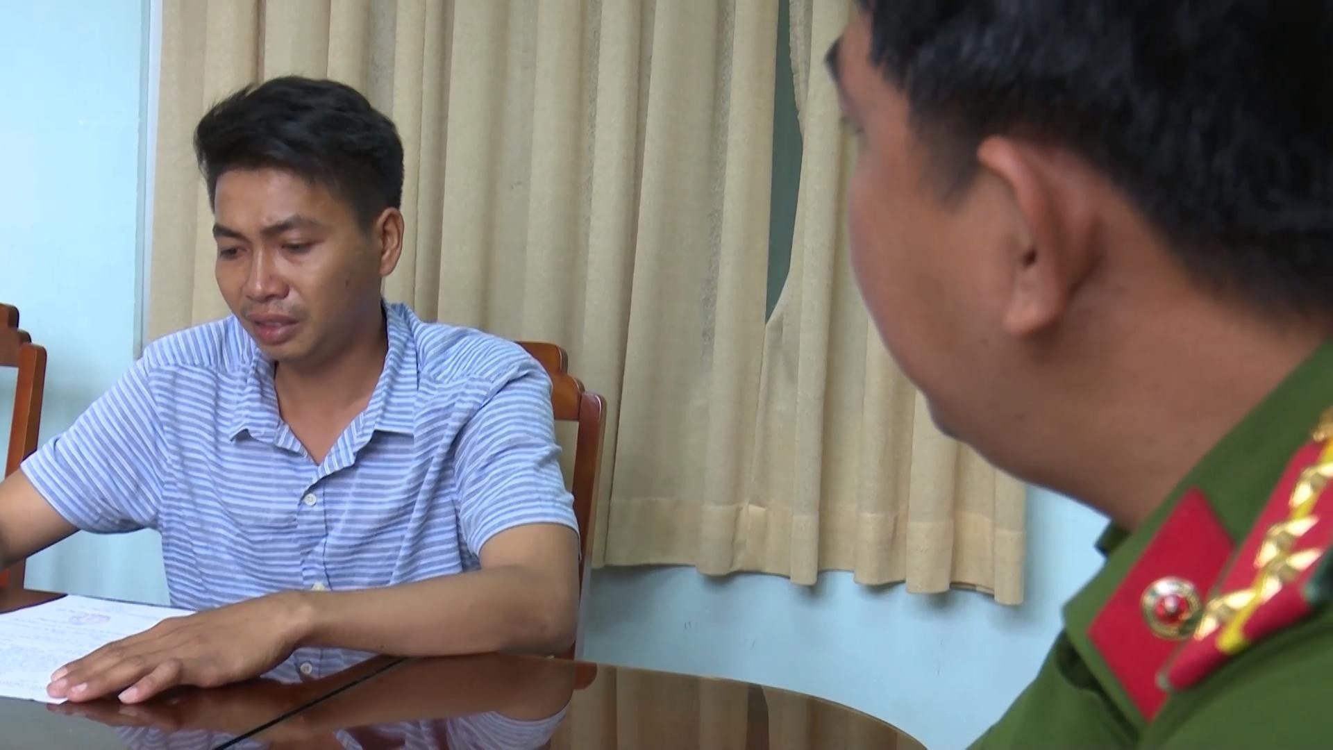Dùng vỏ chai bia đâm chết người vì nói chuyện lớn tiếng - Ảnh 2.