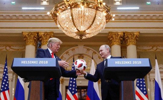 Ông Trump bất ngờ lật ngược phát ngôn ở Helsinki - Ảnh 2.