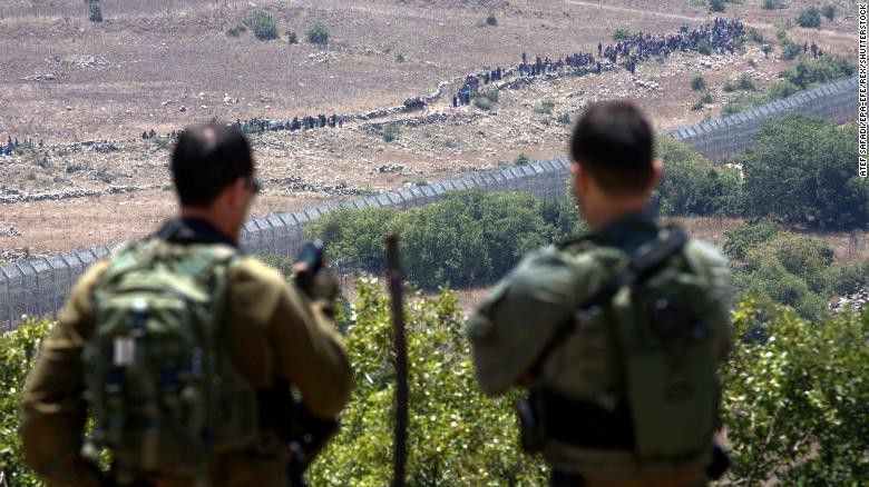 Israel khuyến cáo thường dân Syria tránh xa biên giới