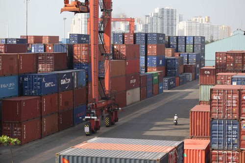 Áp lực từ cuộc chiến thương mại Mỹ - Trung (*): Loay hoay tìm cách ứng phó