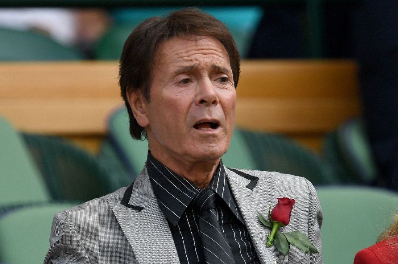 Ca sĩ Cliff Richard thắng kiện BBC về cách tác nghiệp báo chí