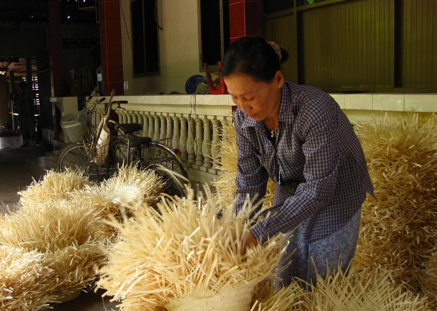Lao động nữ dễ bị tổn thương - Ảnh 1.