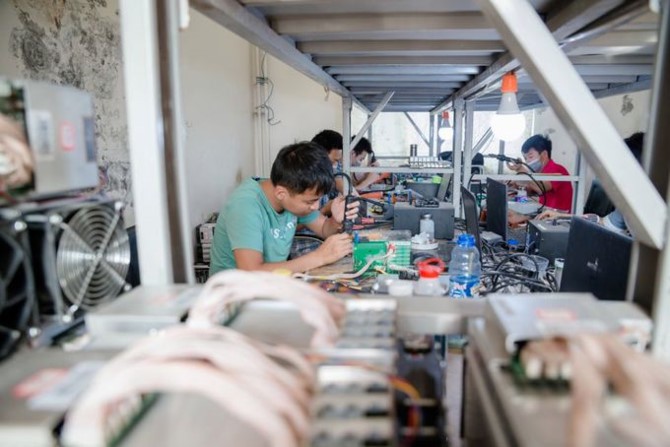 Cuộc sống của thợ đ&agrave;o tiền ảo Trung Quốc - Ảnh 8.
