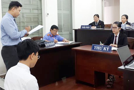 Phiên tòa "lạ"