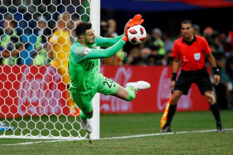 Hai người hùng Subasic và Schmeichel đều đáng được ca ngợi