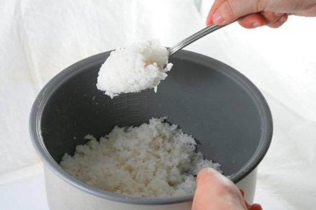 Mẹo bảo quản cơm nguội không bị thiu