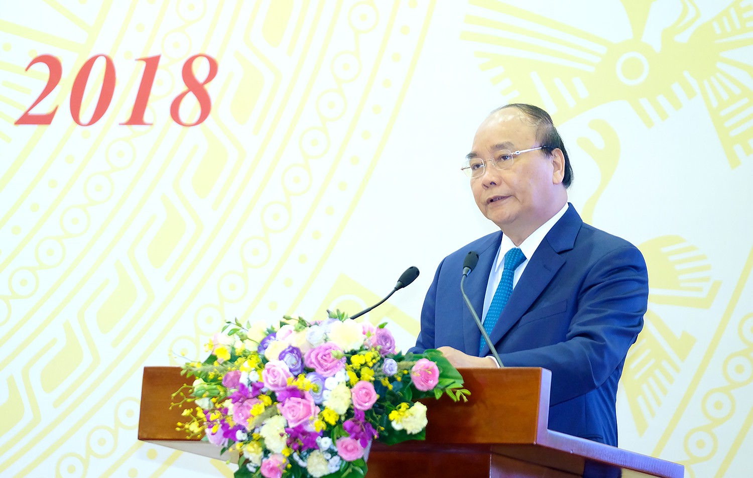 Thủ tướng: Kh&ocirc;ng v&igrave; nhiều vụ kỷ luật, vụ &aacute;n m&agrave; ch&ugrave;n bước - Ảnh 1.
