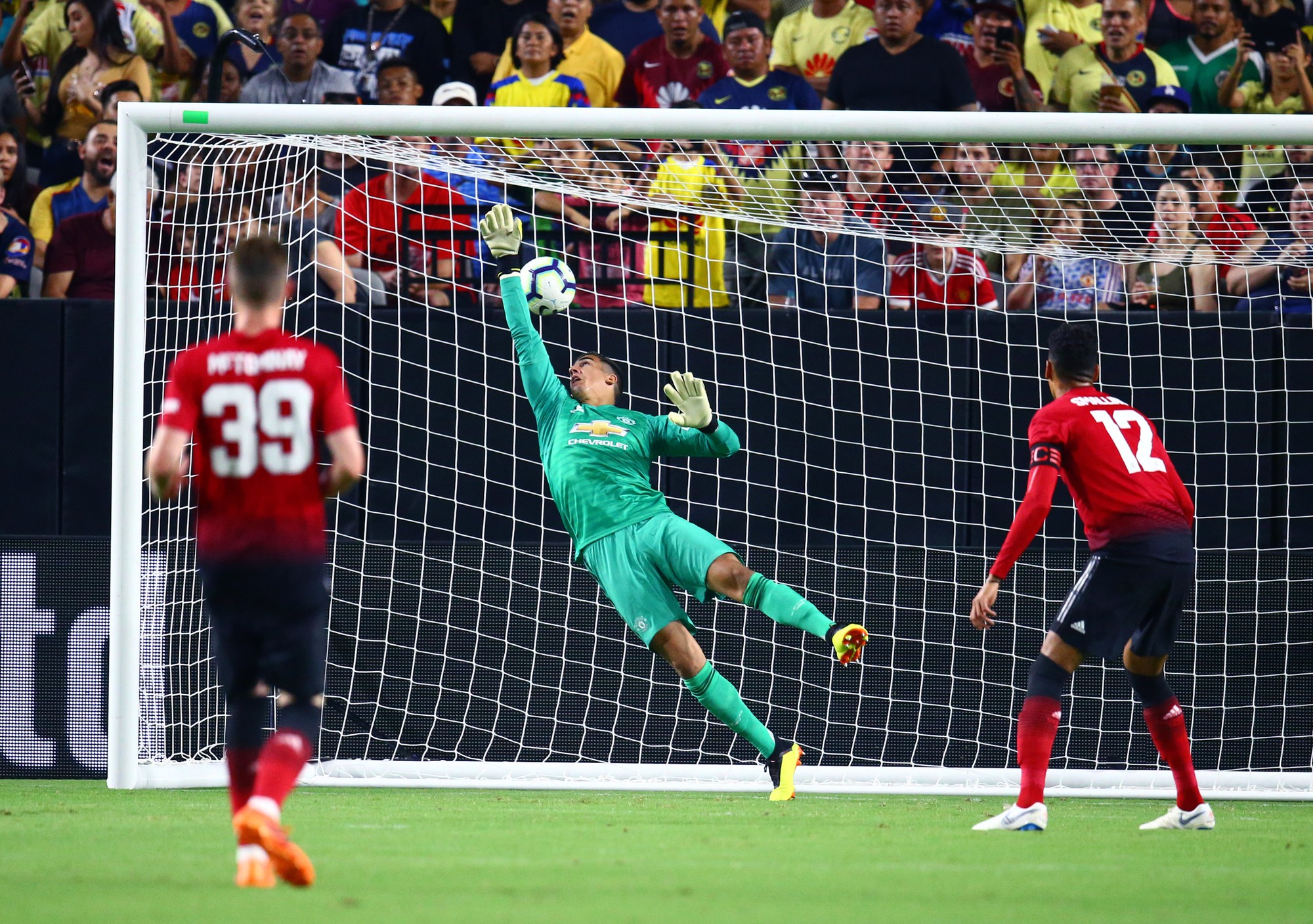 Juan Mata ghi bàn, M.U hòa may mắn trên đất Mỹ - Ảnh 1.