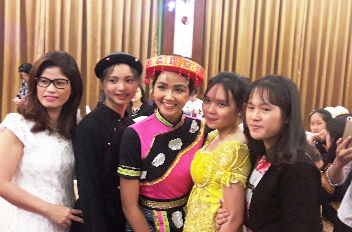 Ngày hội "mở đường đến tương lai" cho 50 nữ sinh dân tộc thiểu số