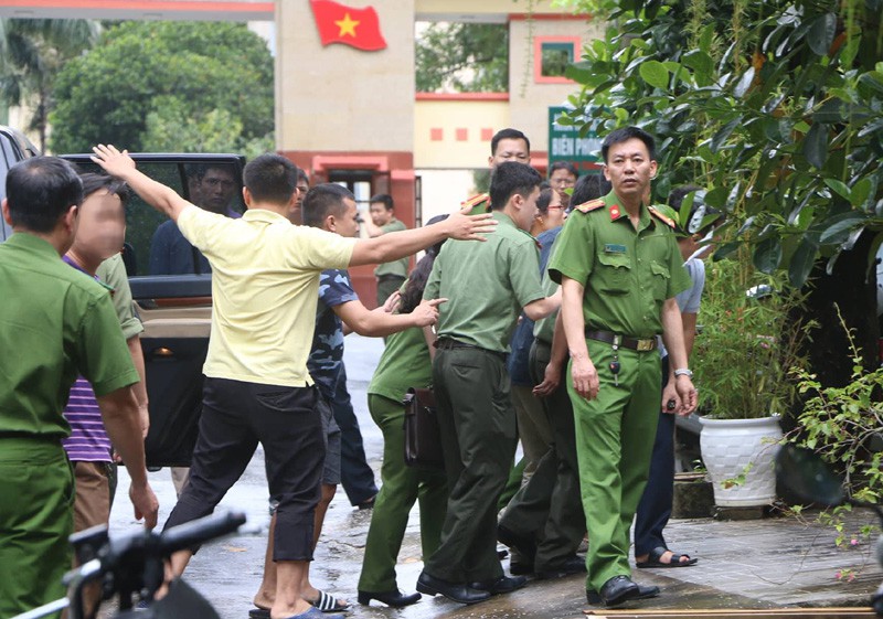 Cận cảnh kh&aacute;m nh&agrave; &ocirc;ng Vũ Trọng Lương trong vụ b&ecirc; bối điểm thi H&agrave; Giang - Ảnh 9.