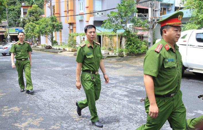Cận cảnh kh&aacute;m nh&agrave; &ocirc;ng Vũ Trọng Lương trong vụ b&ecirc; bối điểm thi H&agrave; Giang - Ảnh 3.