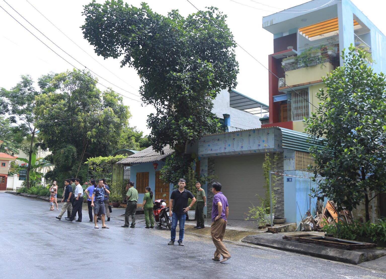 Cận cảnh khám nhà ông Vũ Trọng Lương trong vụ bê bối điểm thi Hà Giang