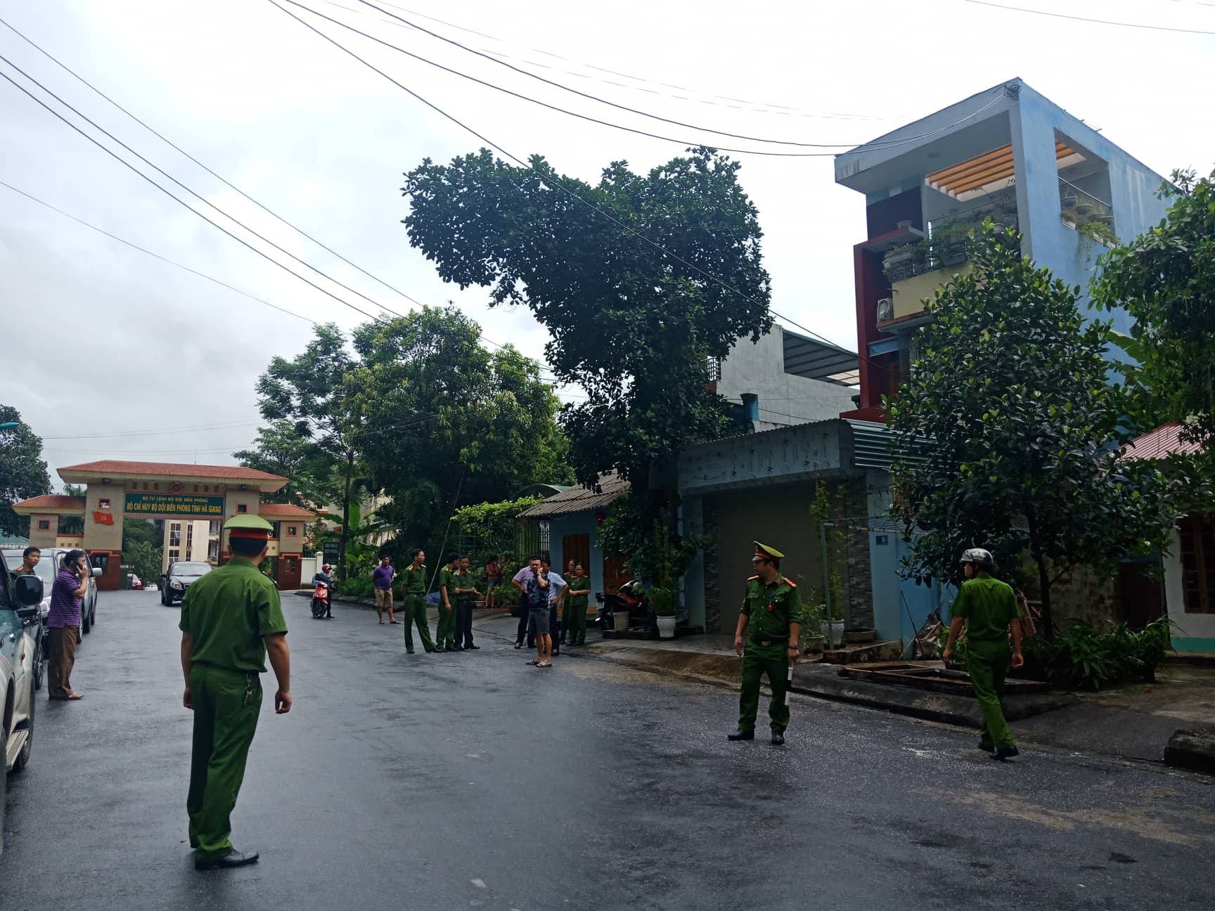 Cận cảnh kh&aacute;m nh&agrave; &ocirc;ng Vũ Trọng Lương trong vụ b&ecirc; bối điểm thi H&agrave; Giang - Ảnh 2.