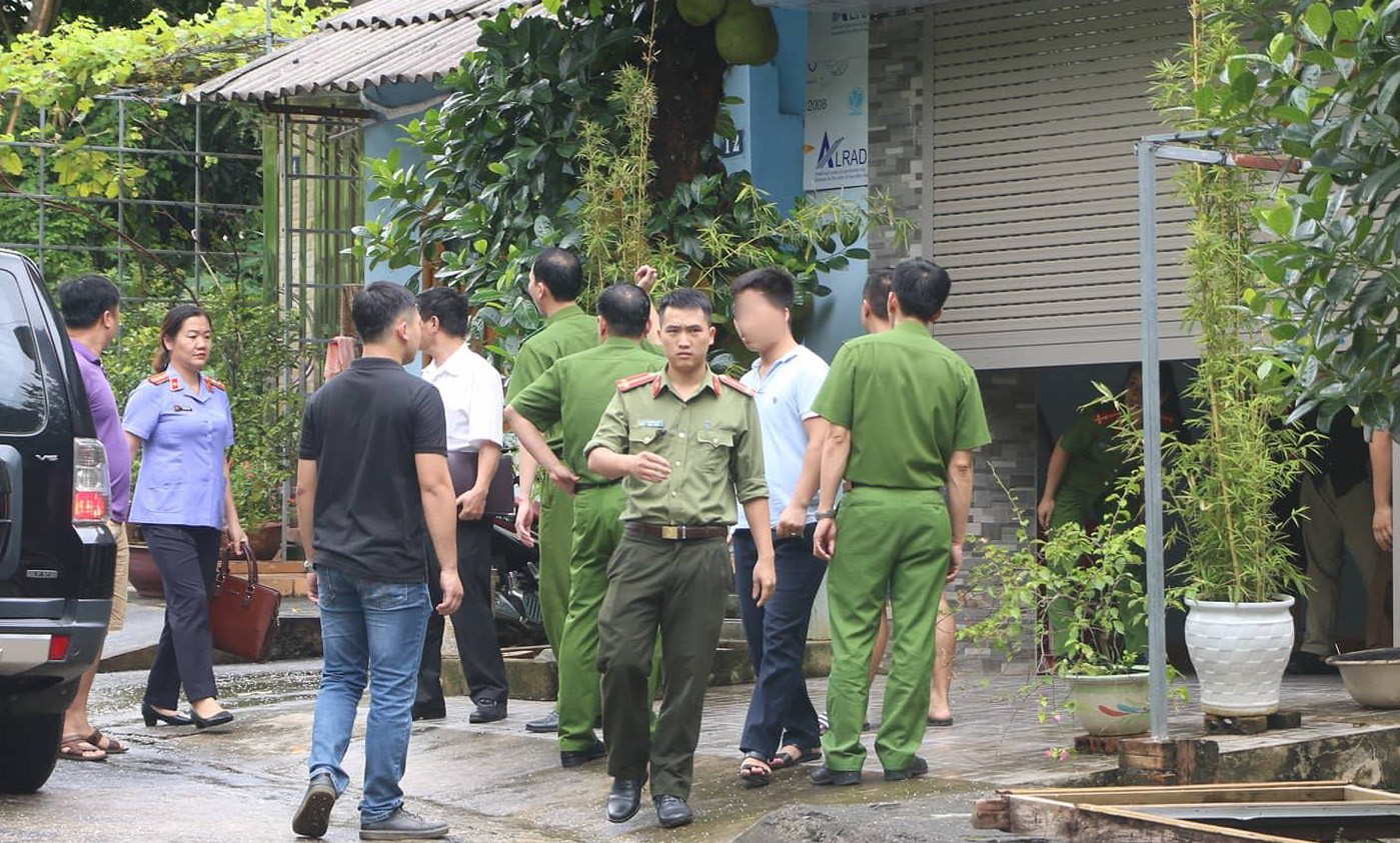 Cận cảnh kh&aacute;m nh&agrave; &ocirc;ng Vũ Trọng Lương trong vụ b&ecirc; bối điểm thi H&agrave; Giang - Ảnh 11.