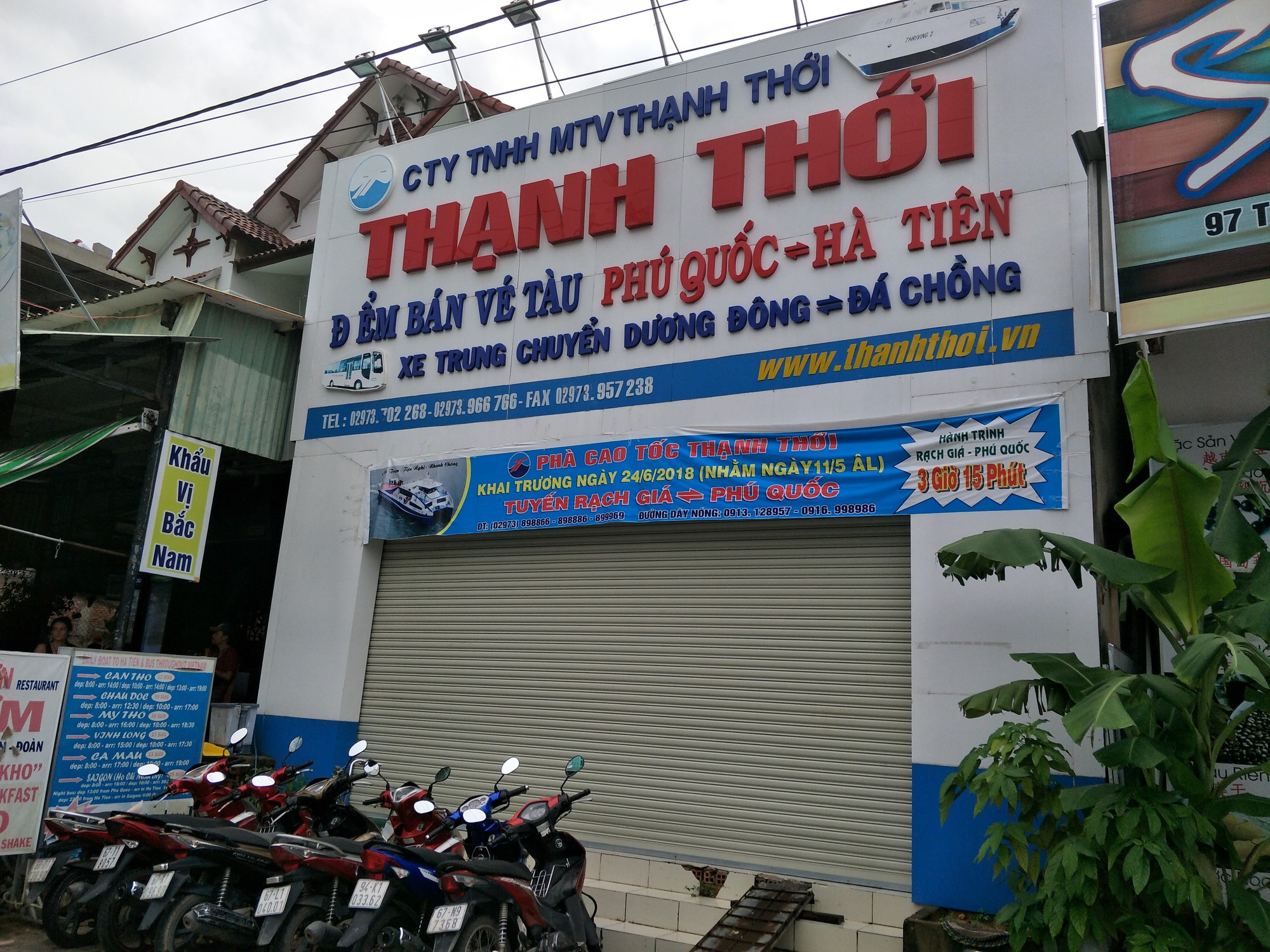 Kh&aacute;ch du lịch kh&oacute;c r&ograve;ng v&igrave; tiếp tục bị kẹt lại đảo Ph&uacute; Quốc - Ảnh 5.