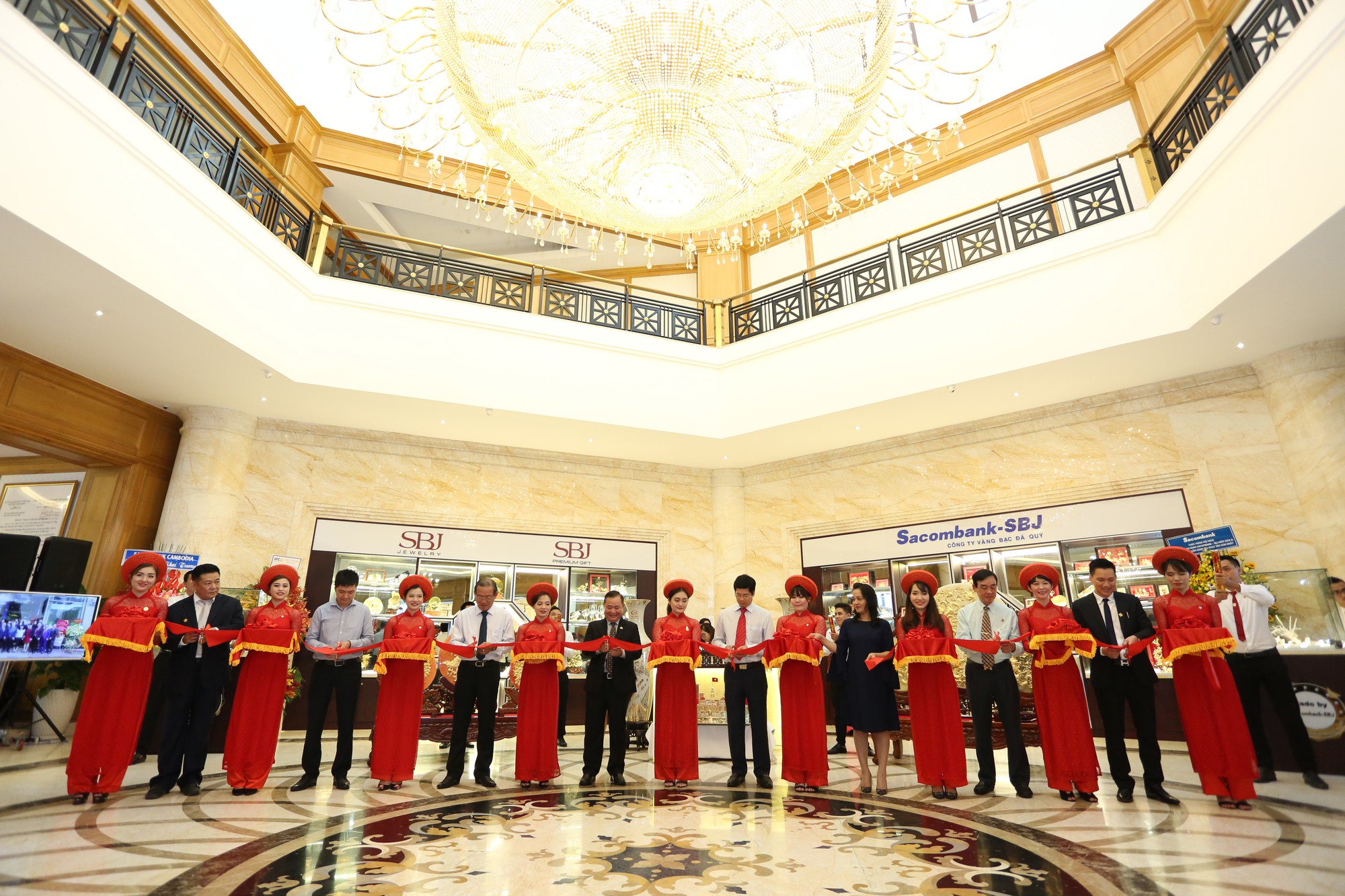 Sacombank ra mắt thương hiệu quà tặng kim hoàn