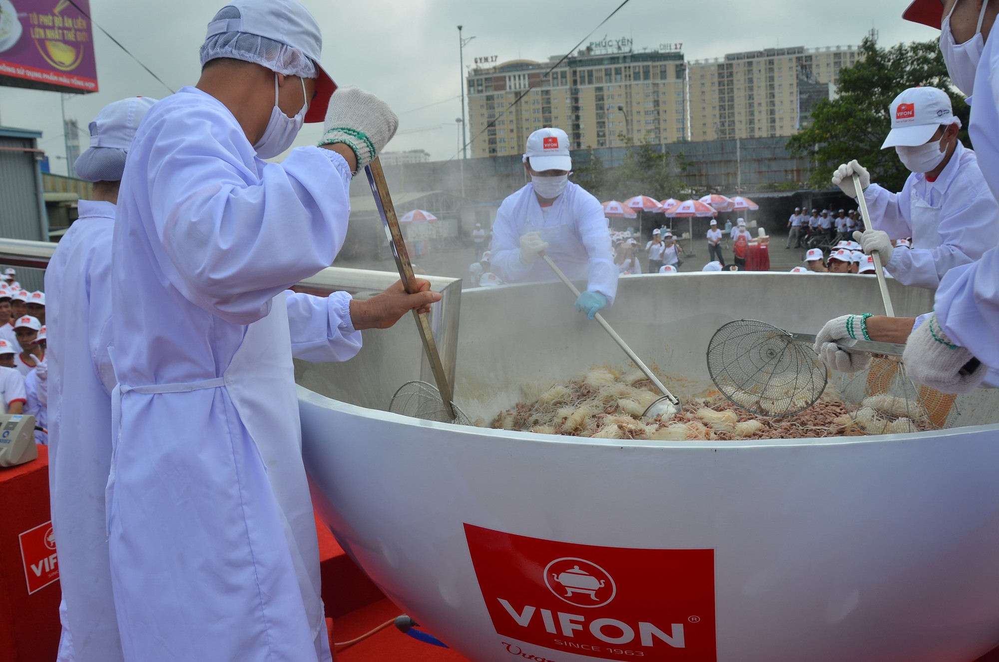 Tô phở hơn 1,3 tấn của Việt Nam lập kỷ lục thế giới