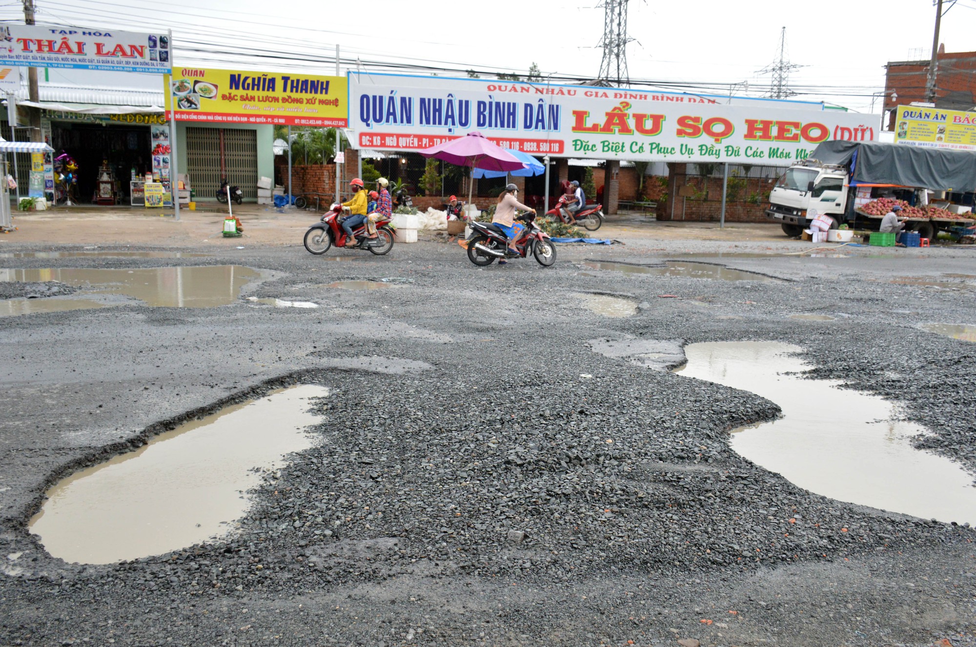 Dân TP Cà Mau kêu cứu vì đường xuống cấp nghiêm trọng - Ảnh 9.