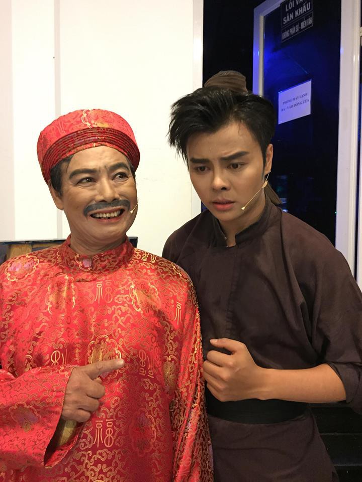 Nghệ sĩ Võ Minh Lâm xúc động hội ngộ cha trên sân khấu "Hòn vọng phu"