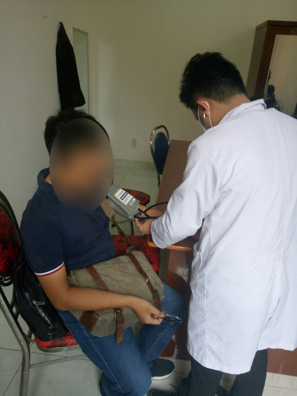 VIDEO: Chí Phèo Bình Chánh đánh kiểm sát viên và phóng viên tại tòa - Ảnh 4.