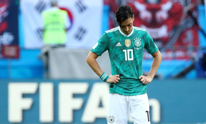 Tố LĐBĐ Đức “phân biệt chủng tộc”, Ozil rời tuyển - Ảnh 1.