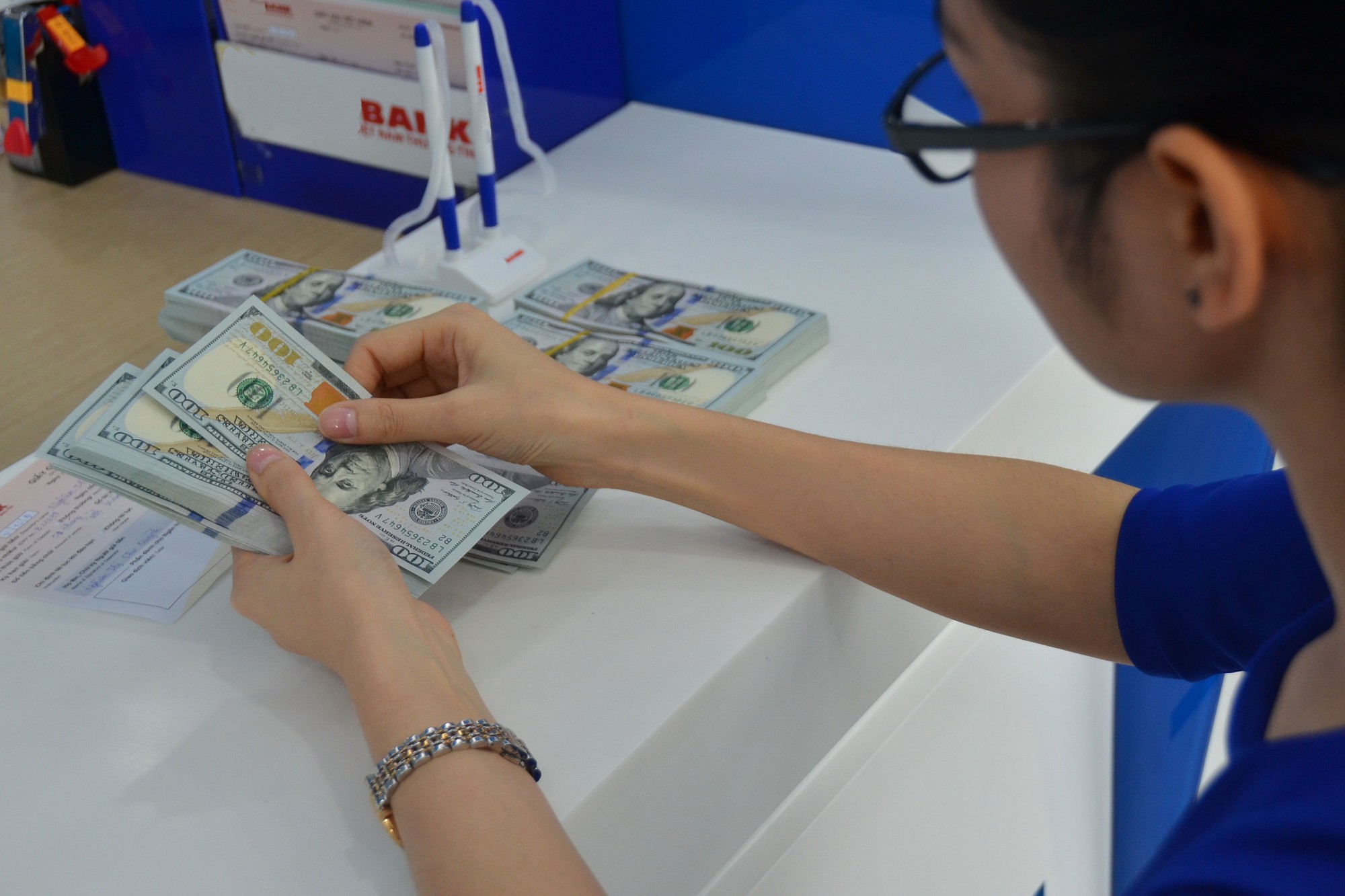Giá USD tăng mạnh, giao dịch vẫn ổn