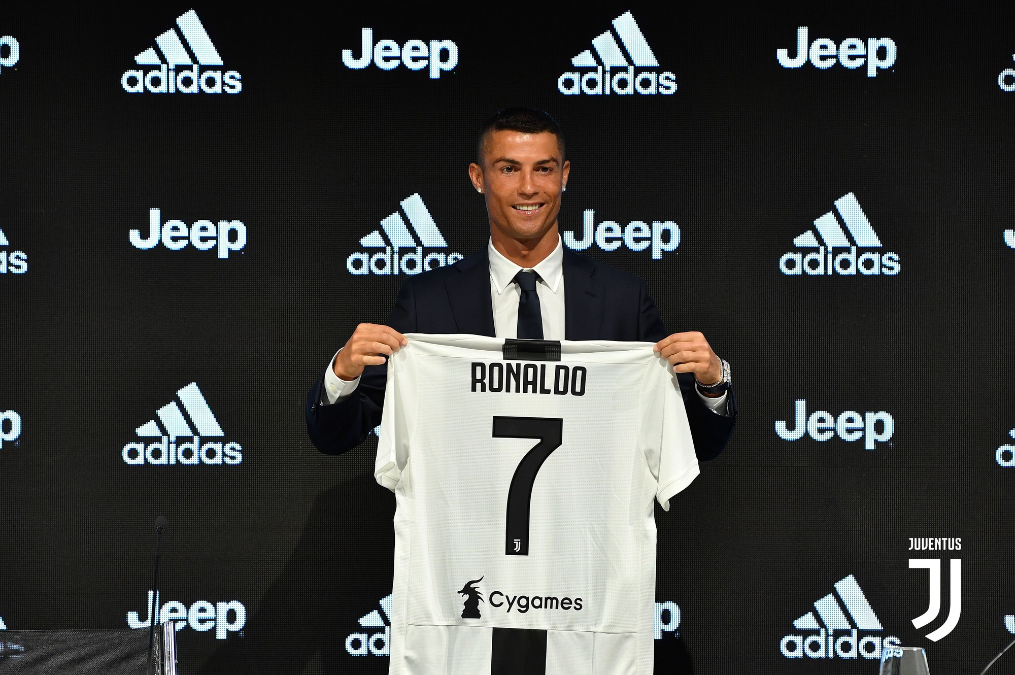 Juventus bị điều tra quanh vụ chuyển nhượng Ronaldo