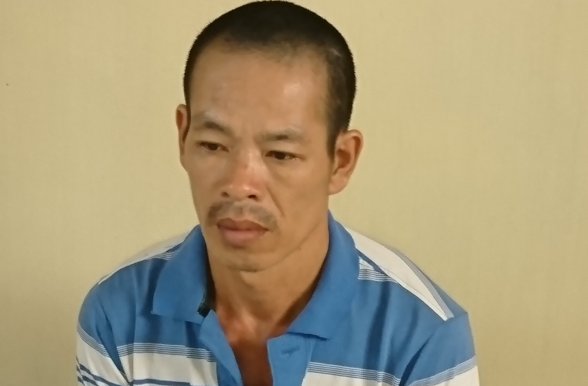 Thiếu nữ bị chồng hờ của mẹ xâm hại dẫn đến sinh con
