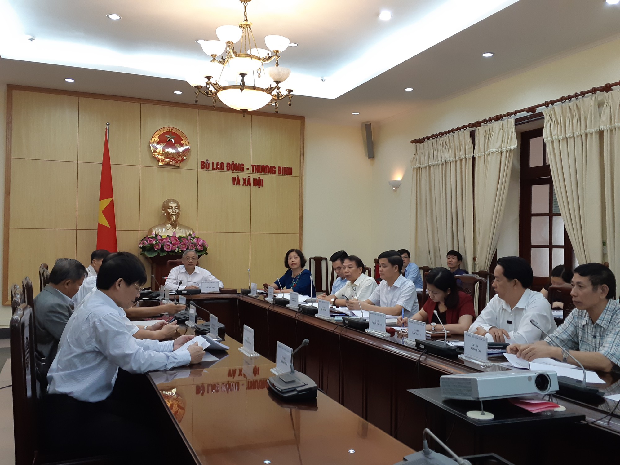 Họp Hội đồng Tiền lương: Tổng LĐLĐ Việt Nam vẫn giữ mức đề xuất tăng lương tối thiểu vùng 8%