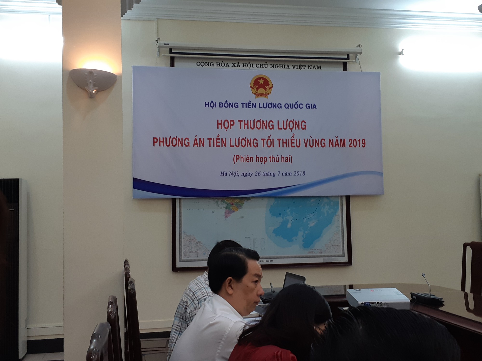 Họp Hội đồng Tiền lương: Tổng LĐLĐ Việt Nam vẫn giữ mức đề xuất tăng lương tối thiểu v&ugrave;ng 8% - Ảnh 2.