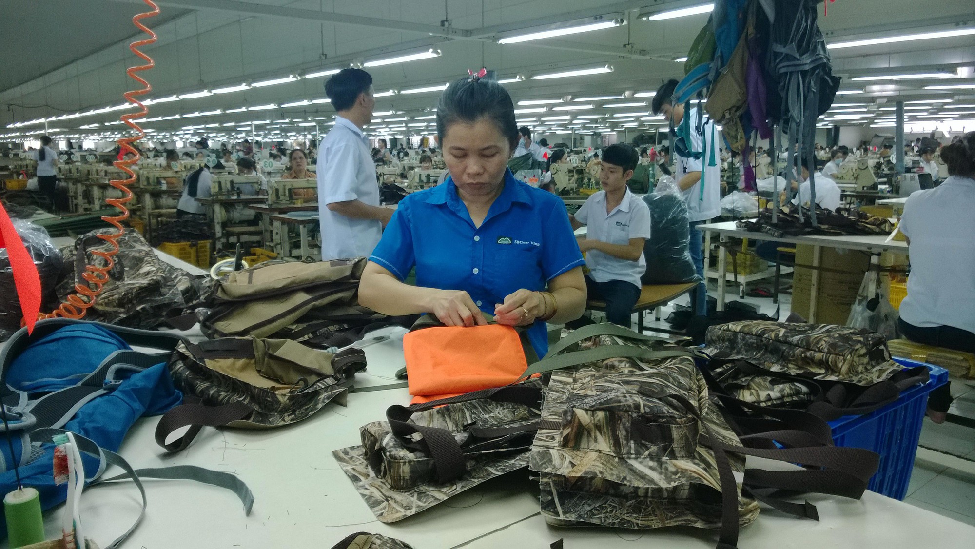 NÂNG LƯƠNG TỐI THIỂU VÙNG: Mức đề xuất vẫn vênh nhau - Ảnh 1.