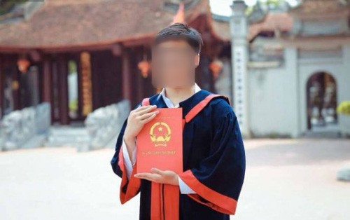 Nam sinh vi&ecirc;n ĐH Ngoại thương mất t&iacute;ch chết trong tư thế treo cổ - Ảnh 1.