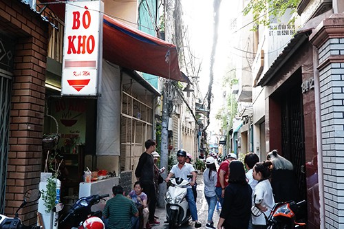 Quán bò kho của chủ gốc Ấn trong hẻm Sài Gòn - Ảnh 3.