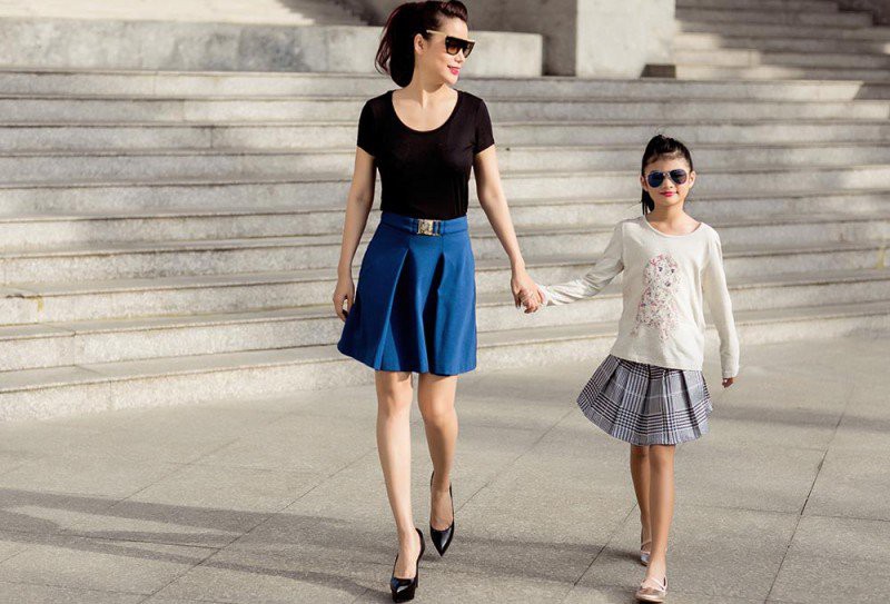 Sao Việt với những c&ocirc; con g&aacute;i rượu - Ảnh 1.