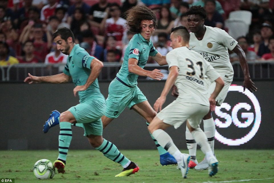 Mesut Ozil tỏa s&aacute;ng, Arsenal đ&egrave; bẹp PSG - Ảnh 4.