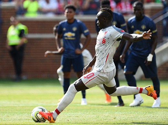 Hàng thủ tệ hại, Man United đại bại trước Liverpool - Ảnh 1.