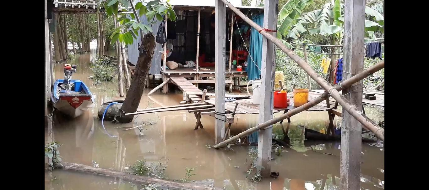 Miền Tây bắt đầu chống chọi với nước lũ từ sự cố vỡ đập ở Lào