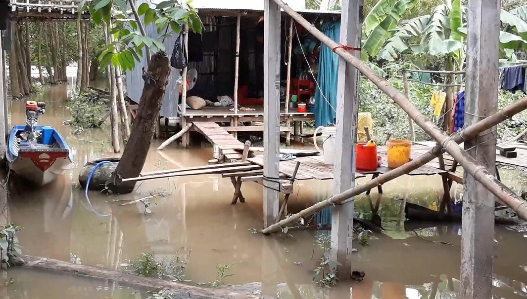 Miền Tây bắt đầu chống chọi với nước lũ từ sự cố vỡ đập ở Lào - Ảnh 5.