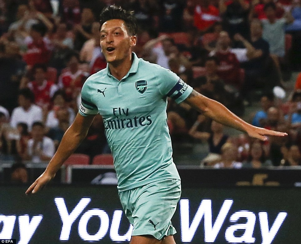 Mesut Ozil, Sead Kolasinac bị loại khỏi đội hình Arsenal vì an toàn tính mạng - Ảnh 2.