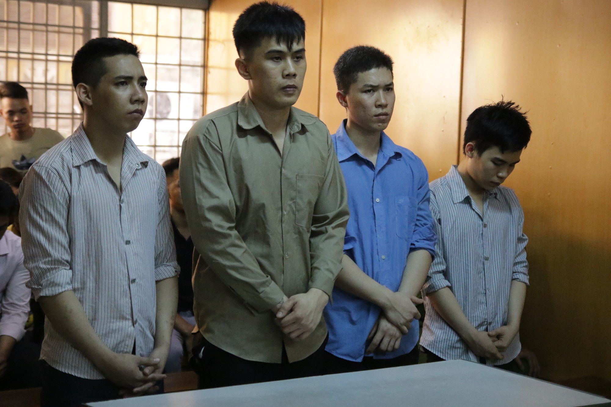 Thanh niên gây án mạng vì bị rọi đèn xe vào mặt