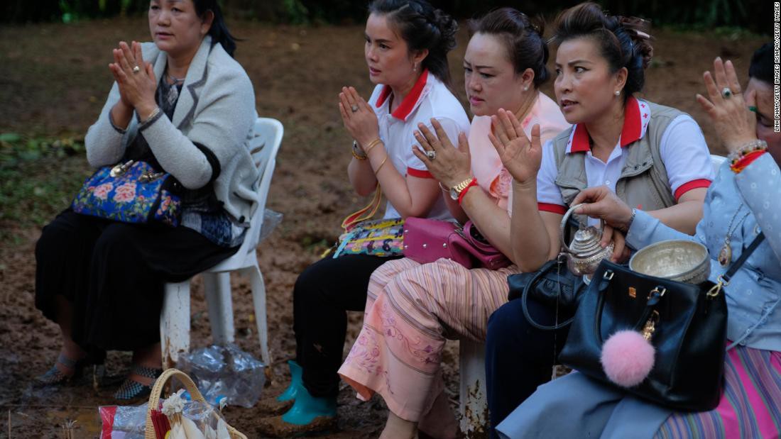 Giải cứu đội bóng nhí Thái Lan: Từ lúc trời trong xanh đến khi cúi đầu cảm ơn đội cứu hộ - Ảnh 5.